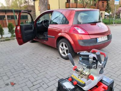 Diverso Dorabianie kluczy, Otwieranie pojazdów